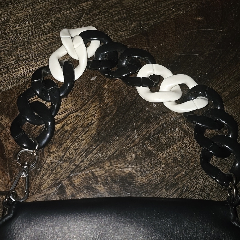 Chic Black and White Yin Yang Clutch - Picture 7 of 8
